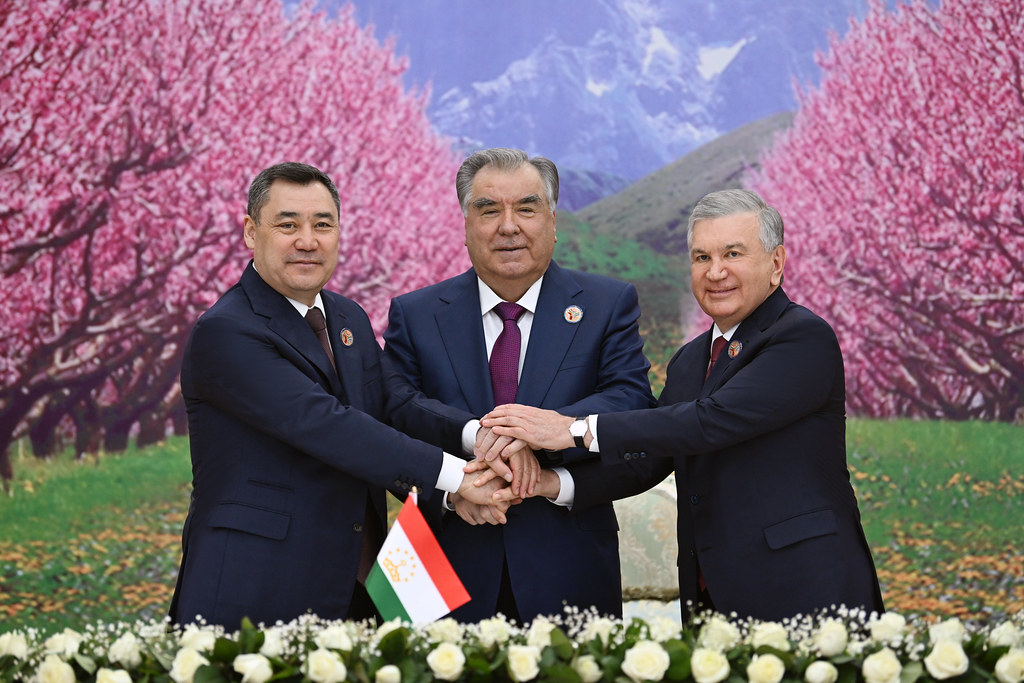 Маросими имзои санадҳои сеҷонибаи Тоҷикистон, Қирғизистон ва Узбекистон