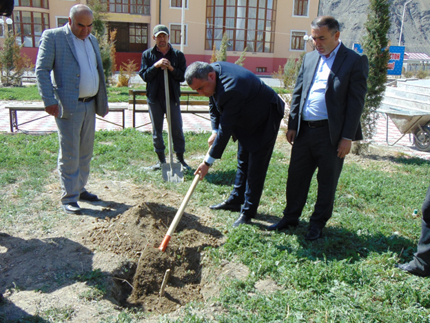 Meeting of the authorized representative of the Government of the Republic of Tajikistan, Director of the Forestry Agency under the Government of the Republic of Tajikistan, Yusufzoda Abdujabbor Gayratshah in the jamoat of Yak and Ivan Tochiki in the moun