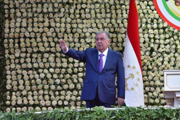 Иштирок дар тантанаҳои идона ба ифтихори 28-солагии Рӯзи ваҳдати миллӣ дар шаҳри Хоруғ Иштирок дар тантанаҳои идона ба ифтихори 28-солагии Рӯзи ваҳдати миллӣ дар шаҳри Хоруғ